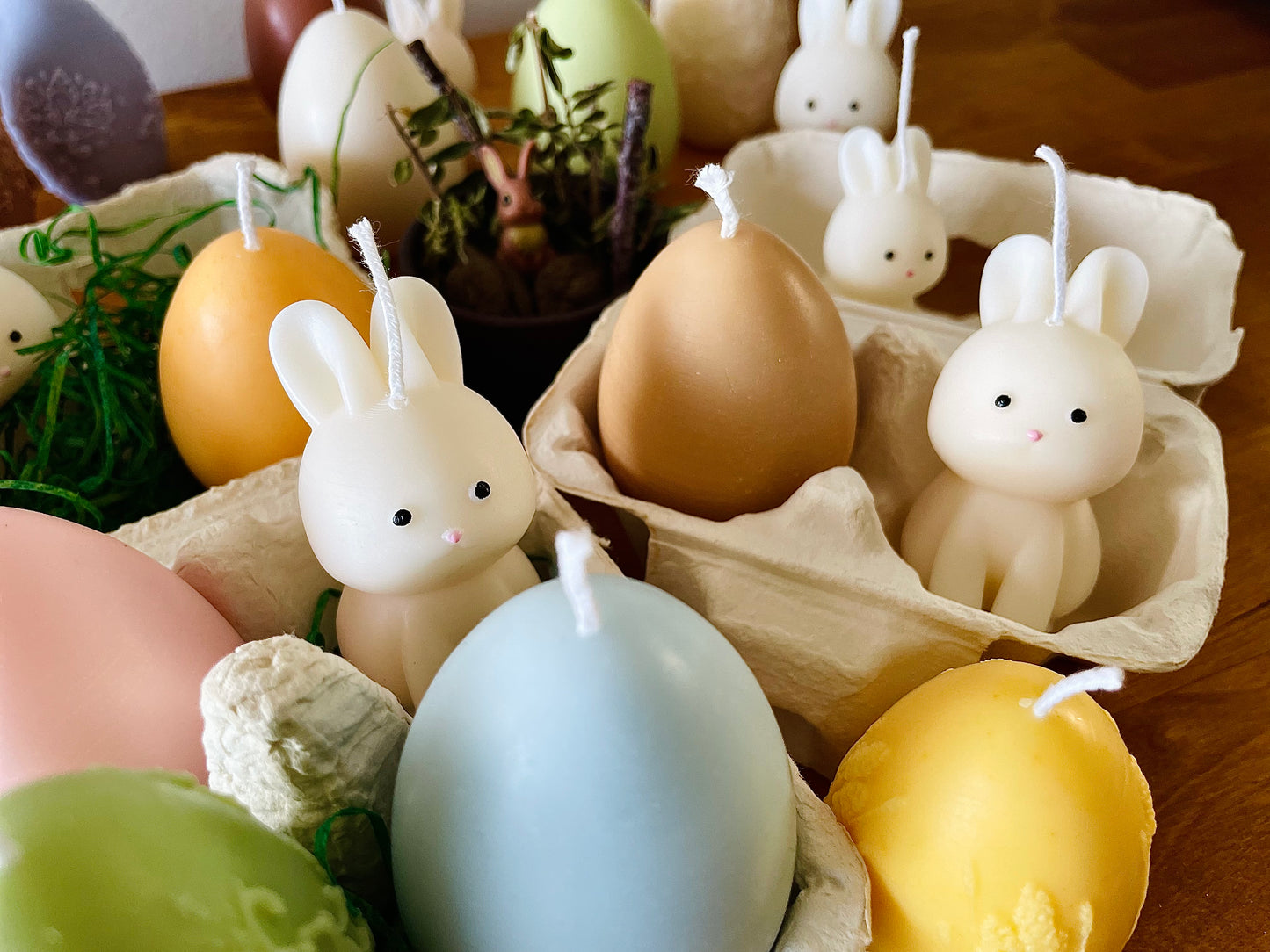 Handgefertigte Osterkerze Häschen und Osterei