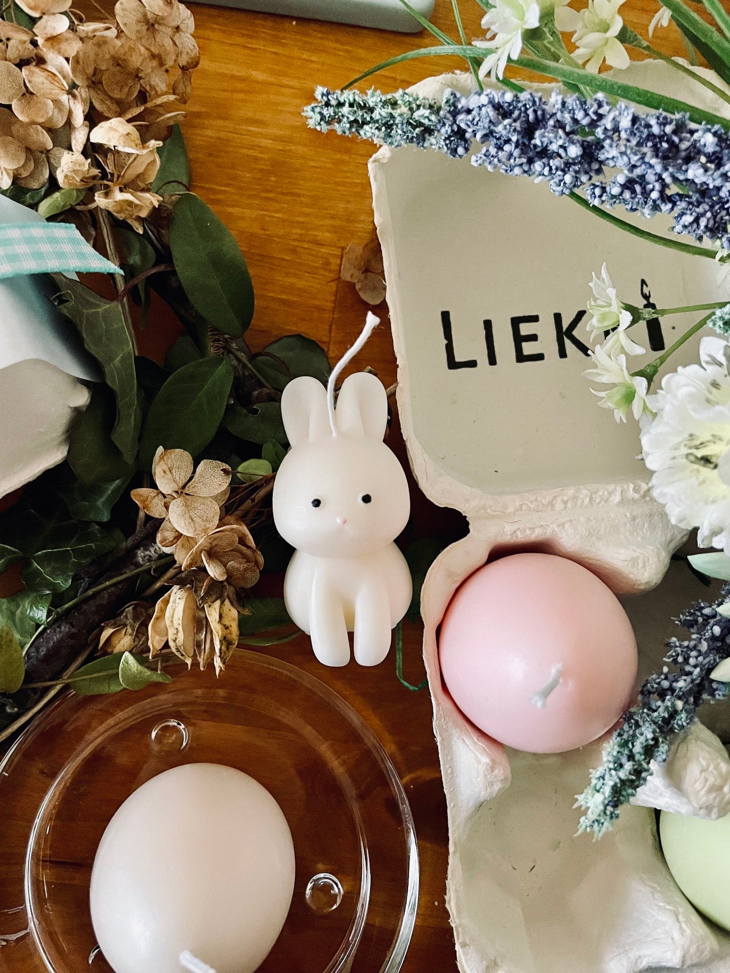 Osterdeko mit Kerzen